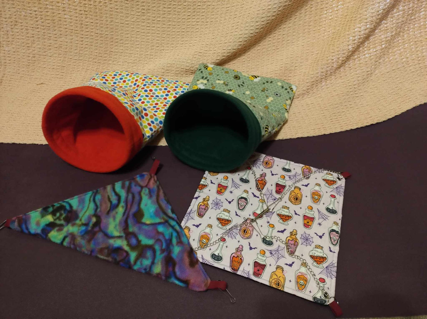 Surprise bundles with guinea pig or small animal accessories, three to four items per bundle, starter packs